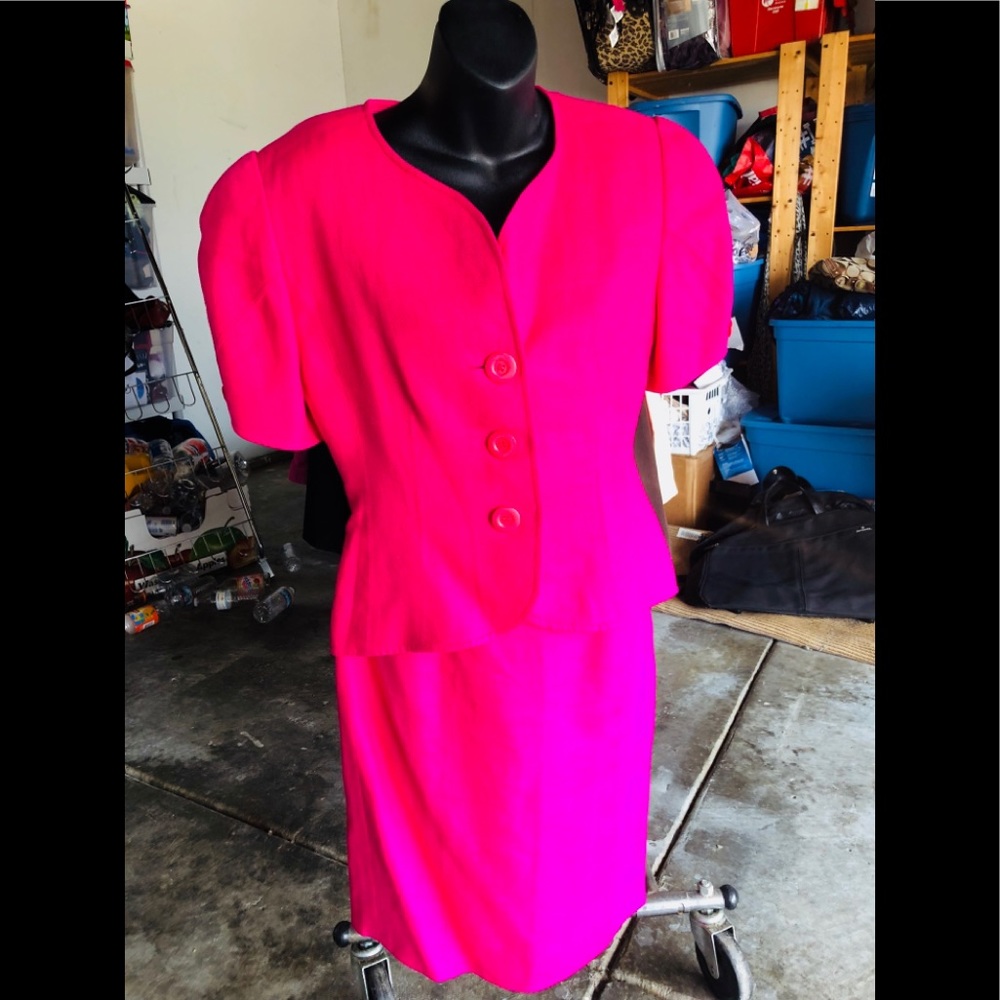 Hot pink 5th AVENUE SUIT